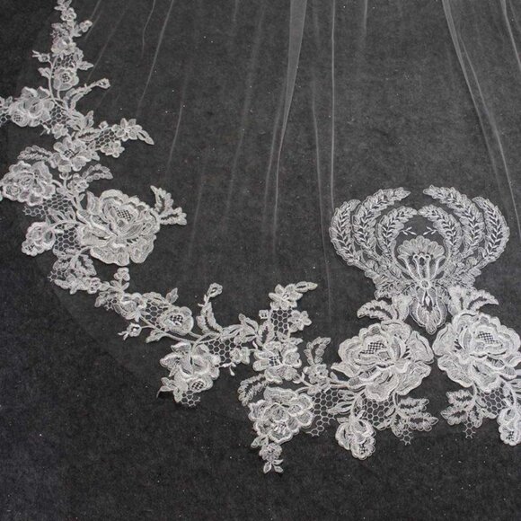 Single Tier Ivory Cathedral Wedding Veil With Large Floral Lace Appliques NWT main image 3